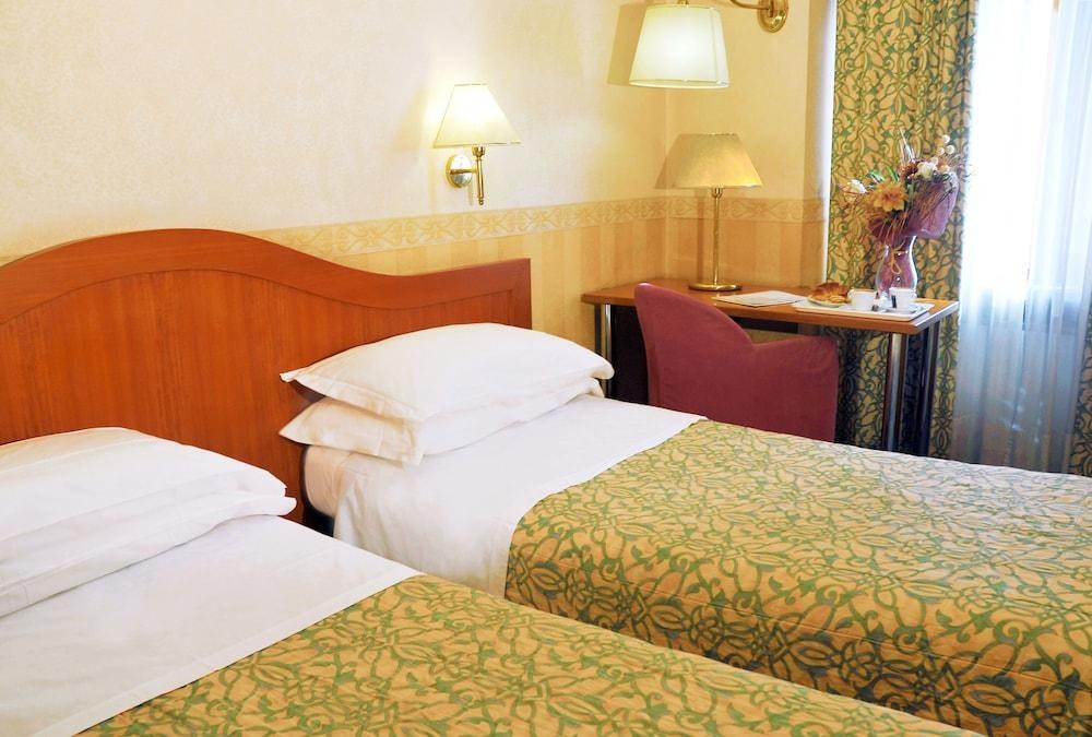 HOTEL AMADEUS photo 3