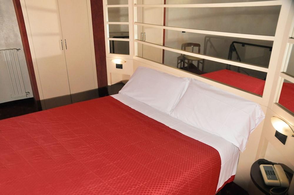 HOTEL AMADEUS photo 4