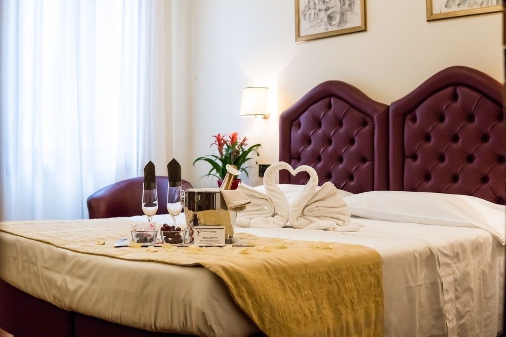 PENSIONE ACCADEMIA - VILLA MARAVEGE