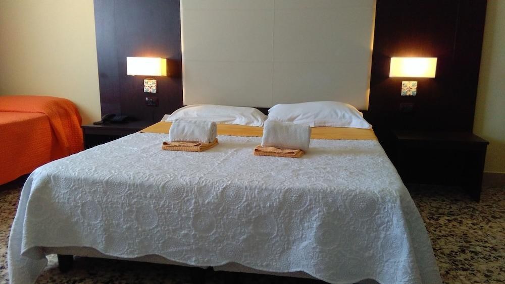 HOTEL LIBERTÀ photo 2