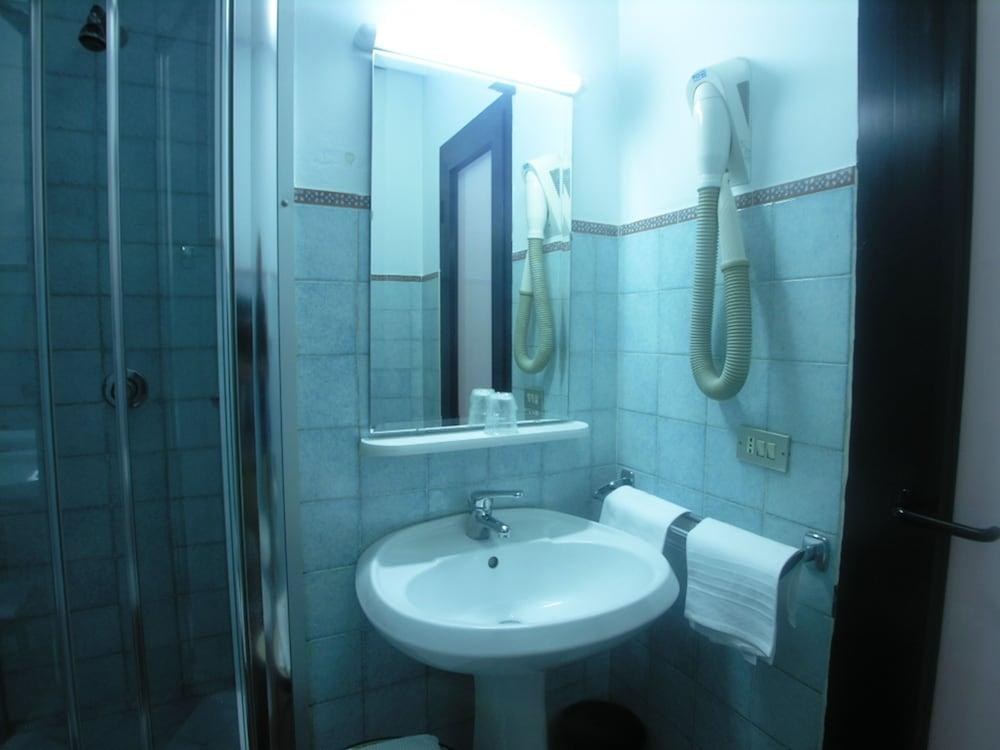 HOTEL TOLEDO photo 4