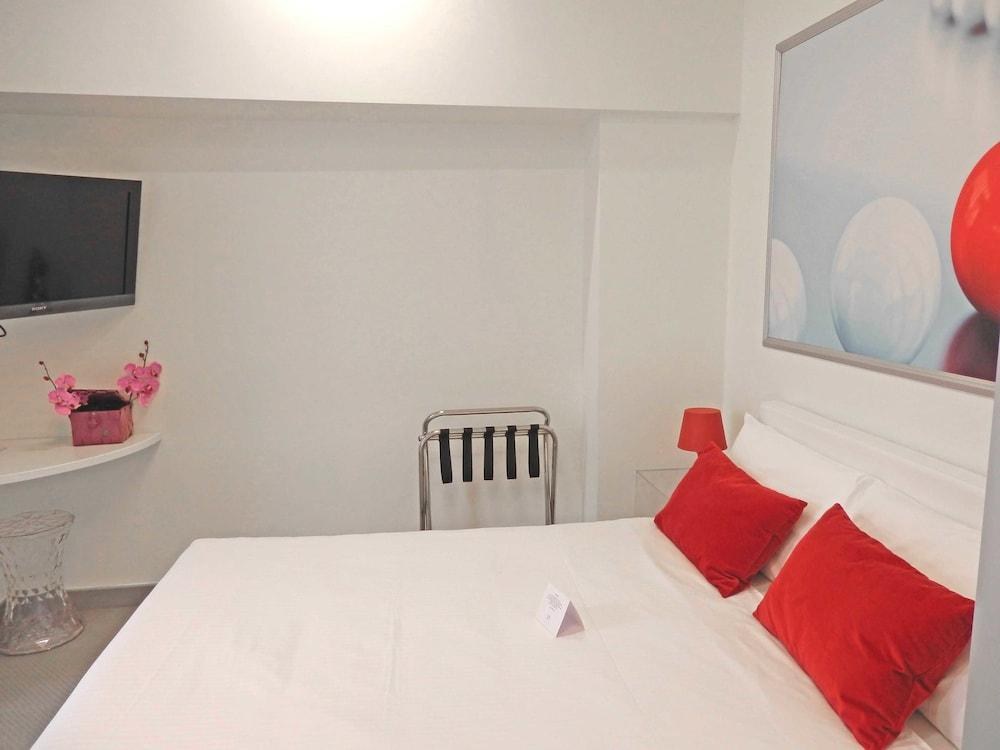 Avenue Hotel photo 2