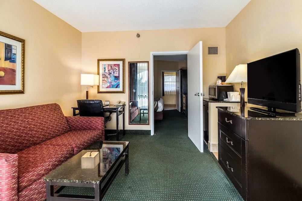 Quality Suites Orlando  Convention Center Area photo 2