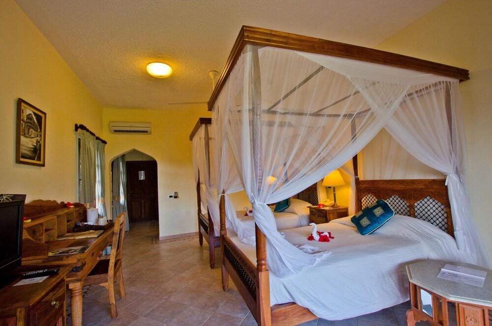 Bluebay Beach Resort & Spa photo 4