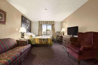 Super 8 by Wyndham Milwaukee Airport photo 3