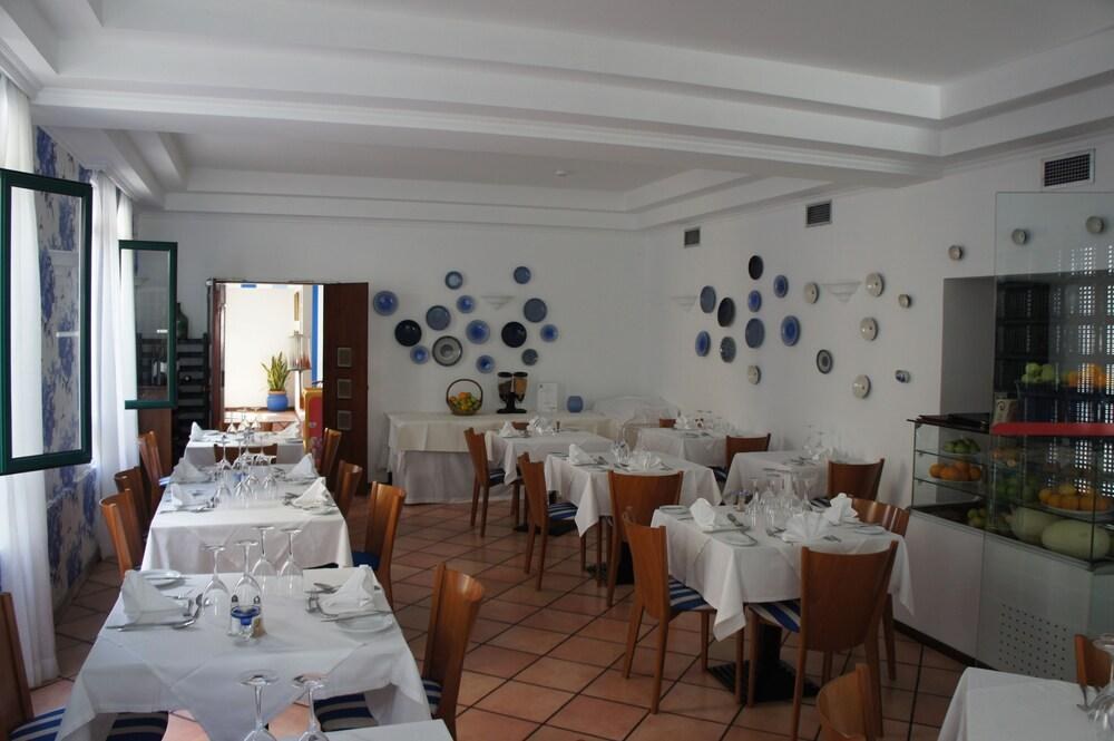 HOTEL AMPARO photo 2