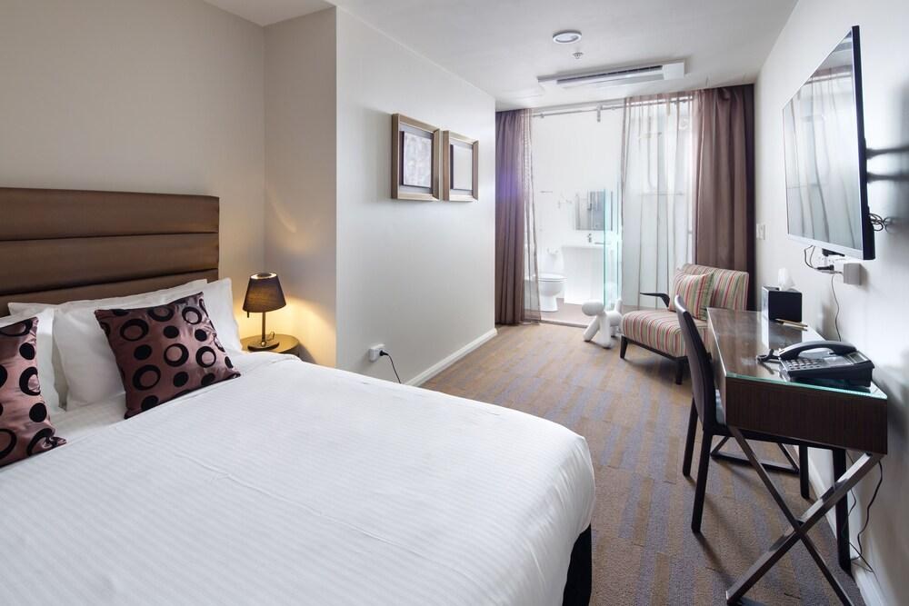 57 Hotel photo 2