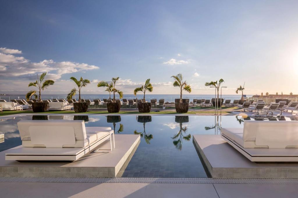 ROYAL HIDEAWAY CORALES SUITES photo 1
