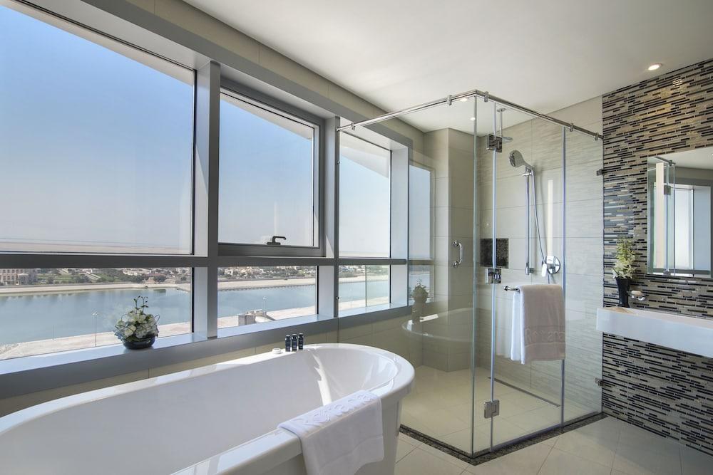 Pearl Rotana Capital Centre photo 2
