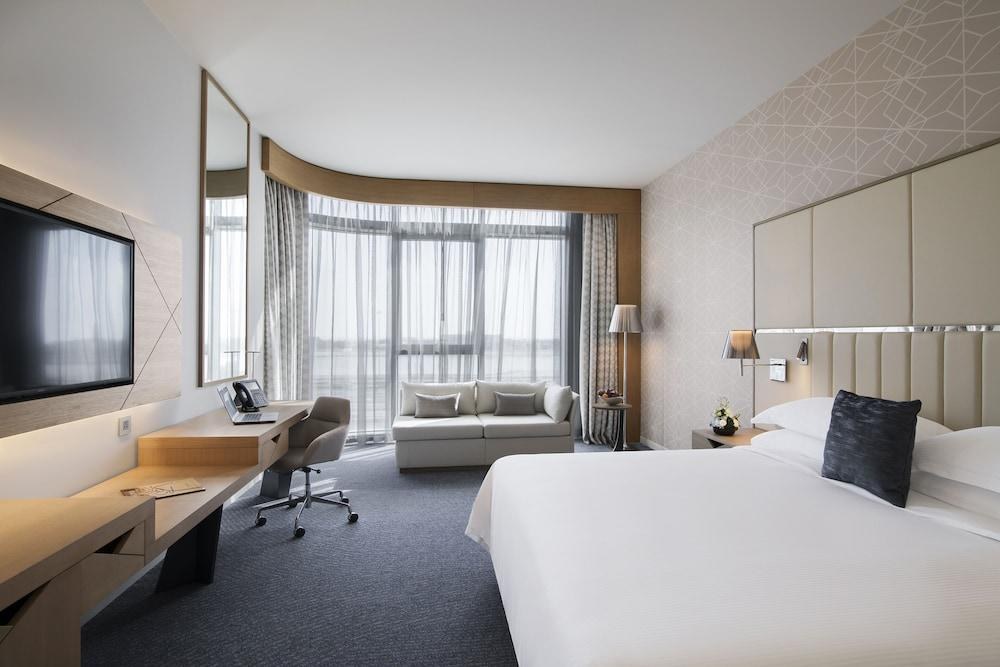 Pearl Rotana Capital Centre photo 3