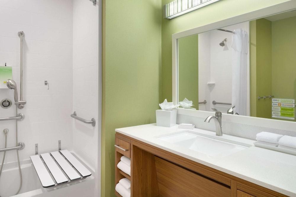 Home2 Suites by Hilton Charlotte Airport photo 2