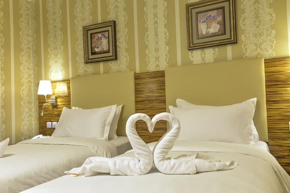 Crown Town Hotel photo 2