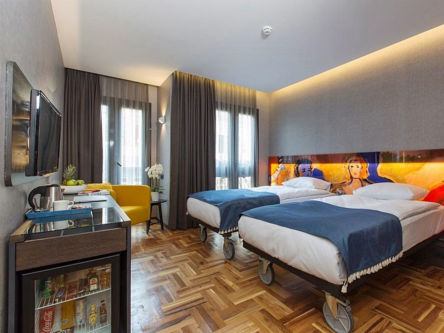 LAMPA DESIGN HOTEL