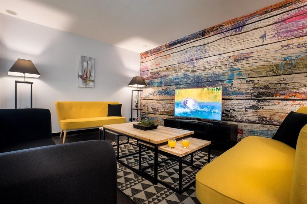 Best Western Plus Hotel Canet-Plage photo 2
