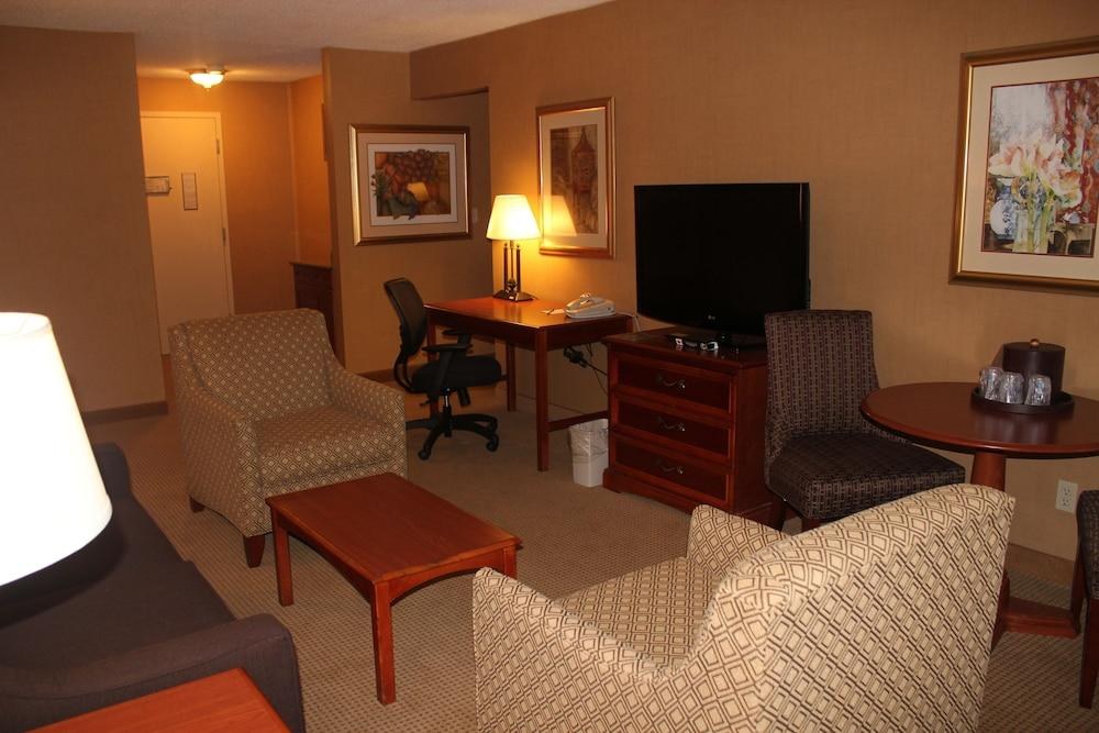 Best Western Plus North Haven Hotel photo 2