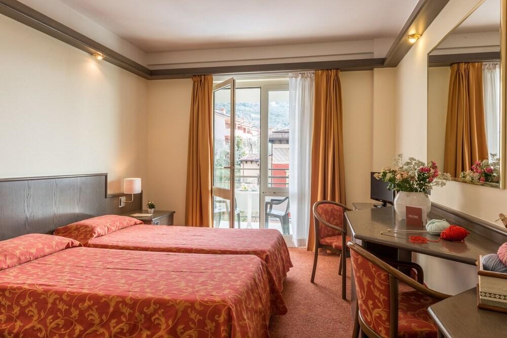 HOTEL DRAGO photo 2