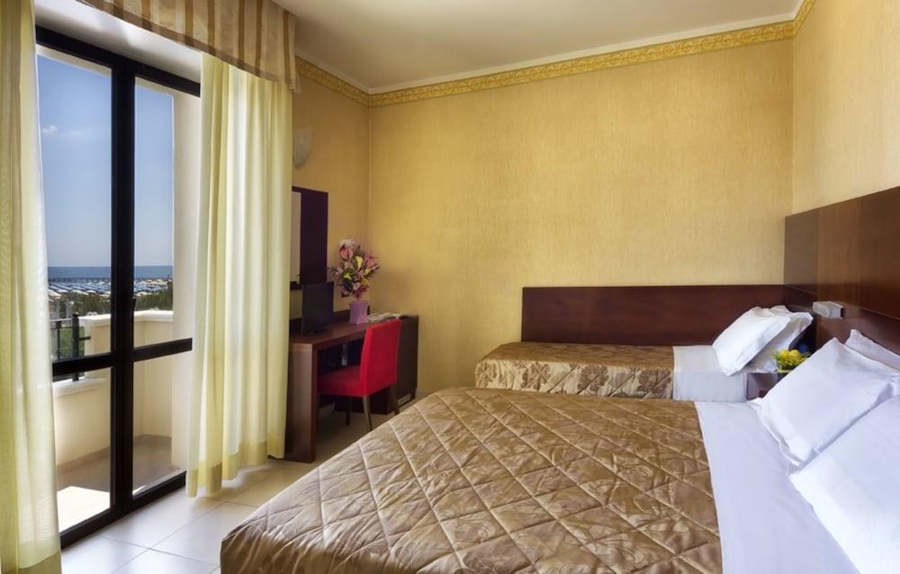 HOTEL METROPOLE photo 3