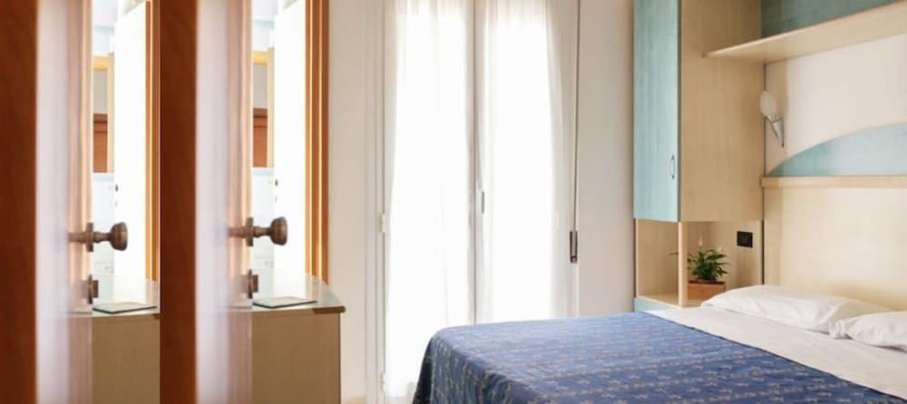 HOTEL KADETT photo 1