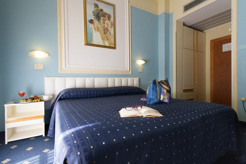 HOTEL AUGUSTUS