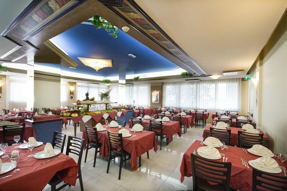 HOTEL AUGUSTUS photo 3