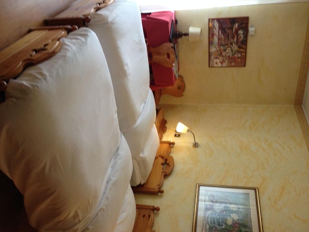 HOTEL MEUBLÉ VILLA NEVE - CORTINA photo 1