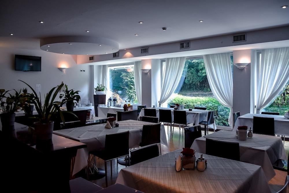 Aston Hotel photo 3