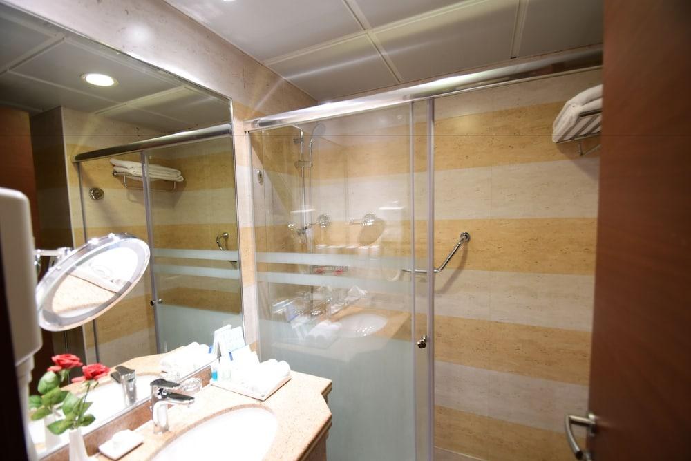 GOLDEN TULIP AL ANSAR photo 2