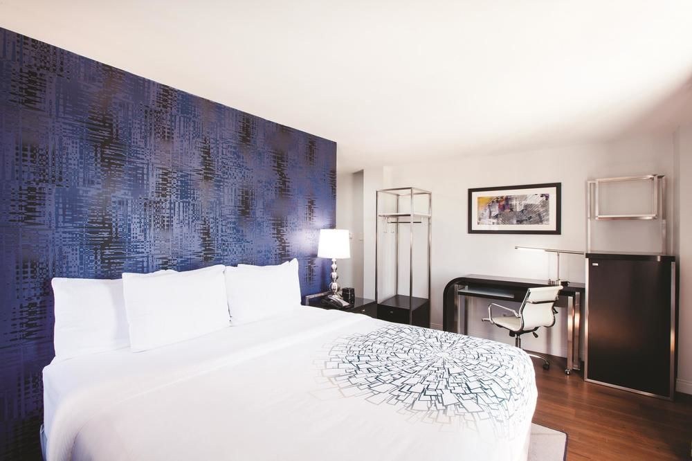 Holiday Inn Express Dallas Downtown by IHG photo 4
