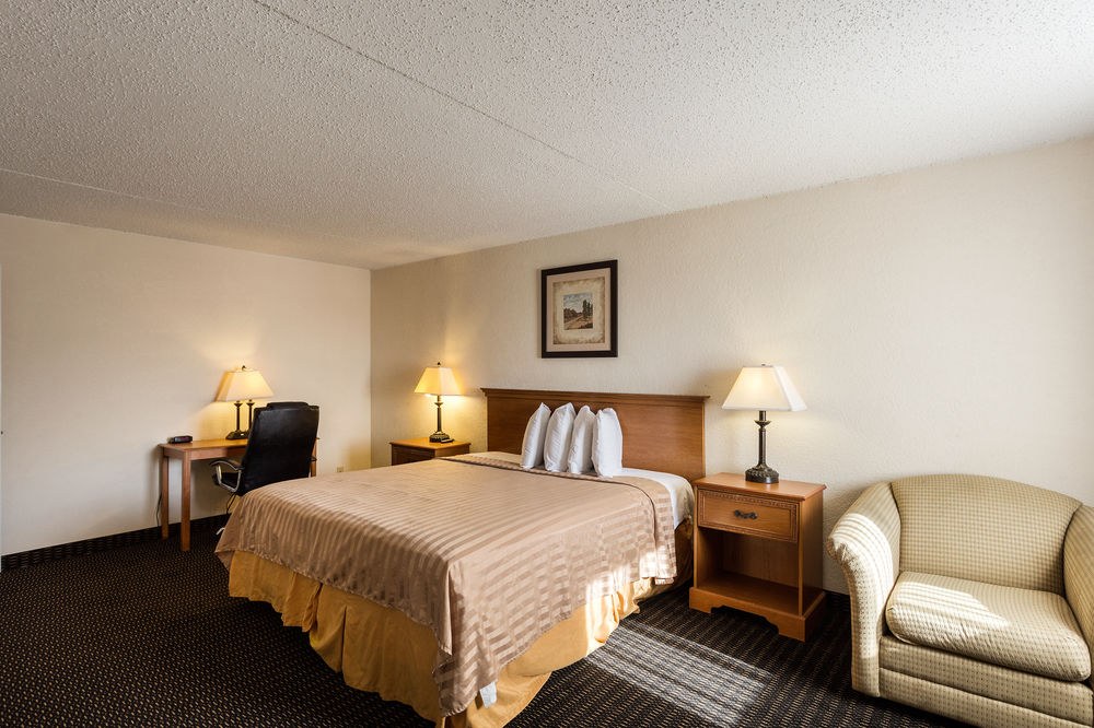 RODEWAY INN & SUITES photo 1