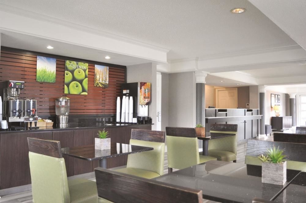 La Quinta Inn by Wyndham Dallas Uptown photo 1
