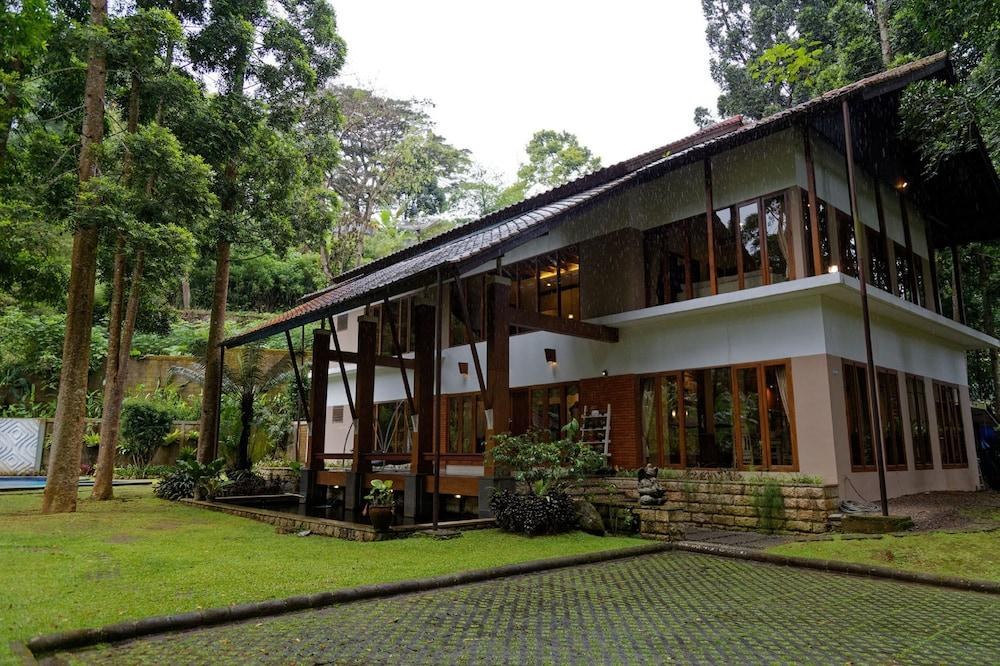 PLATARAN PUNCAK RESIDENCES photo 2