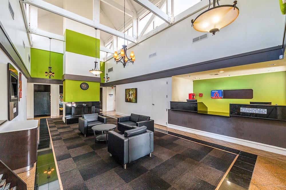 Studio 6 San Antonio, TX - Airport