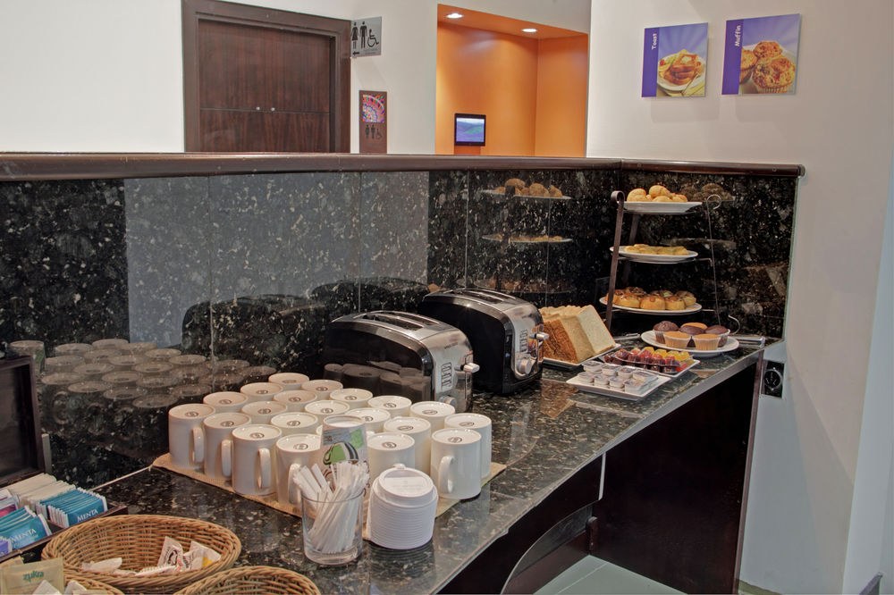 HOLIDAY INN EXPRESS SAN JOSE FORUM photo 2
