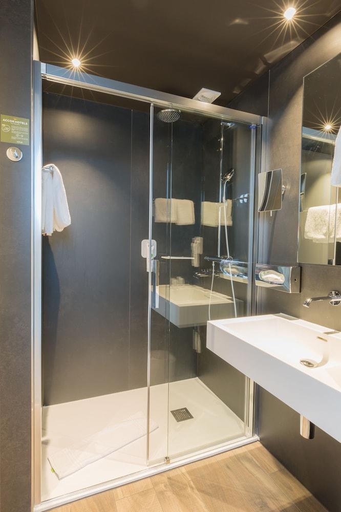 Ibis Styles Basel City photo 4
