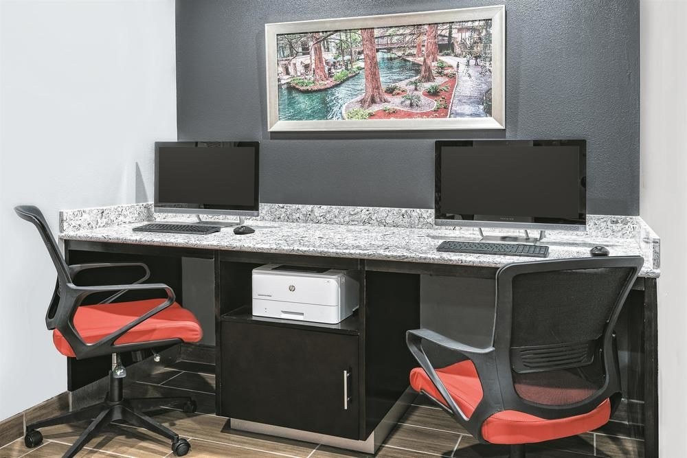 LA QUINTA INN & SUITES BY WYNDHAM SAN ANTONIO BY AT&T CENTER