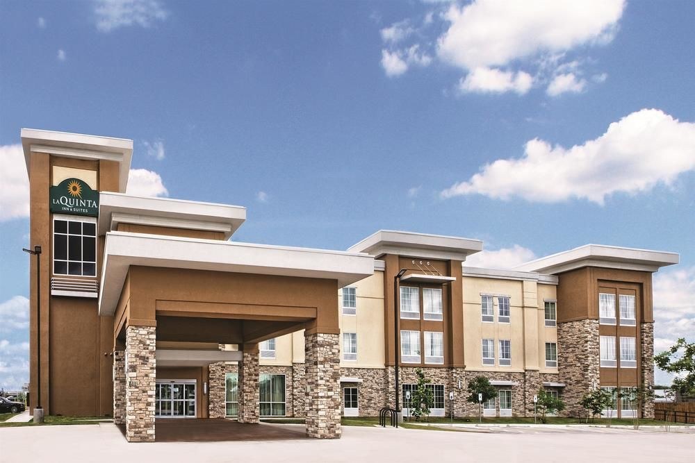 LA QUINTA INN & SUITES BY WYNDHAM SAN ANTONIO BY AT&T CENTER photo 1