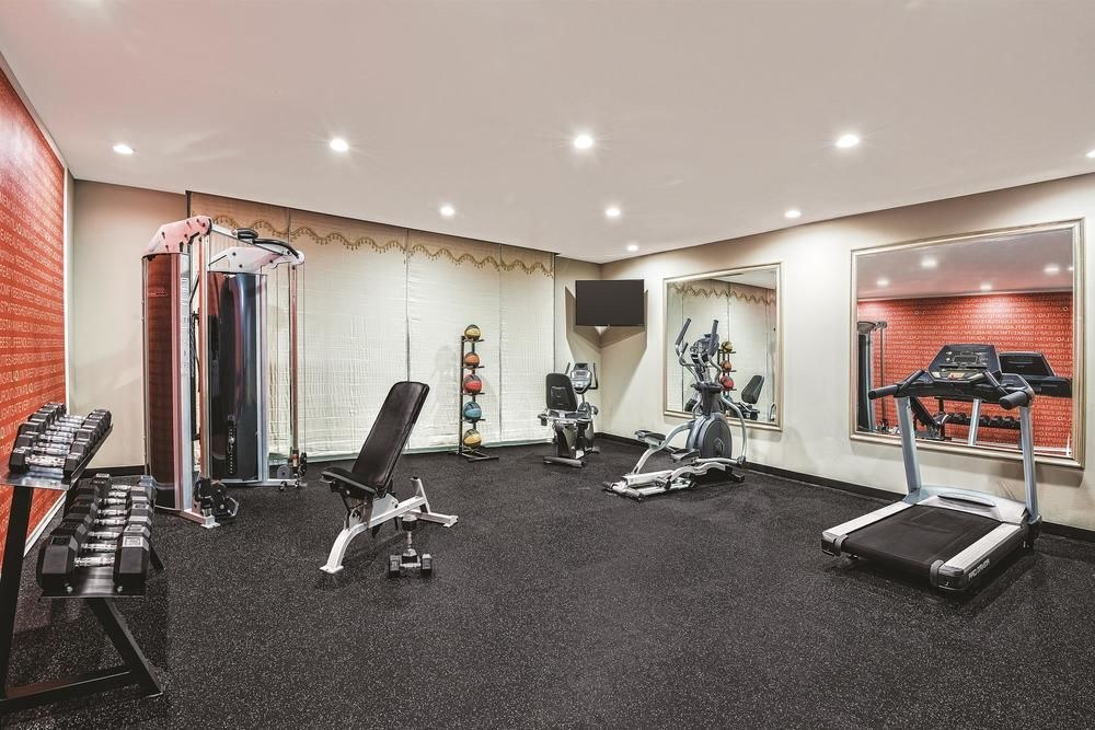 LA QUINTA INN & SUITES BY WYNDHAM SAN ANTONIO BY AT&T CENTER photo 2