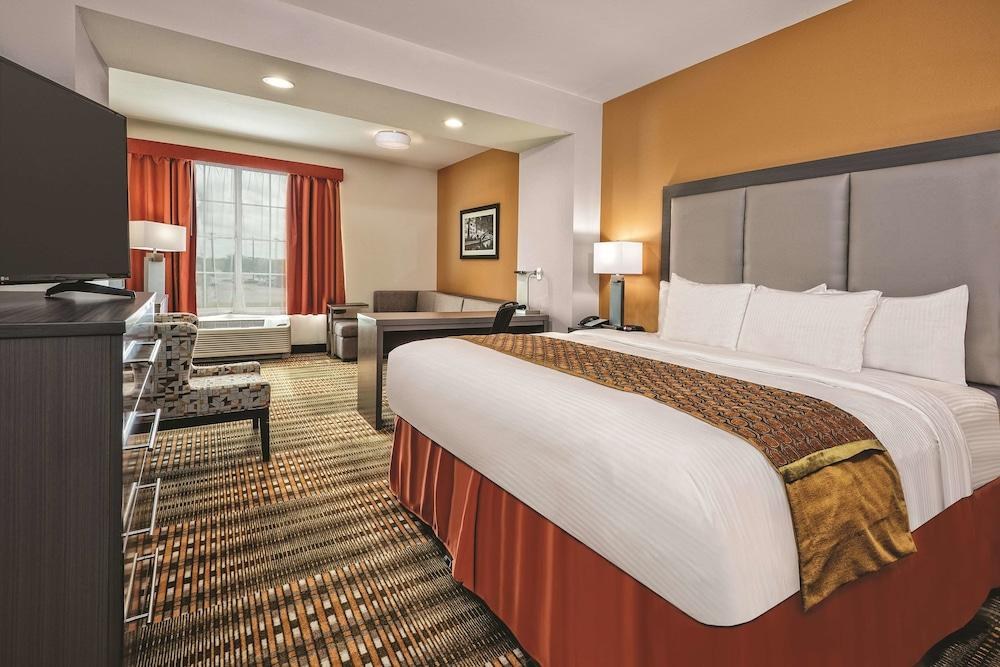 LA QUINTA INN & SUITES BY WYNDHAM SAN ANTONIO BY AT&T CENTER photo 4