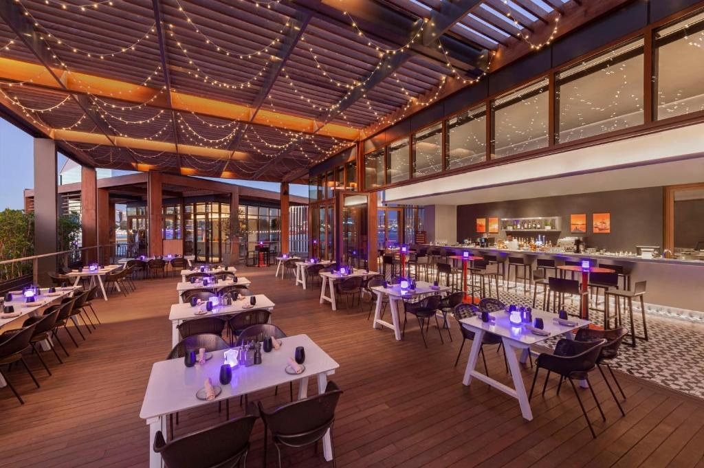 Canopy by Hilton Dubai Al Seef photo 3