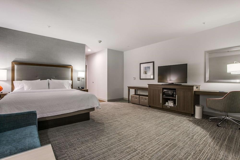 Hampton Inn & Suites North Dallas Central Expy photo 2
