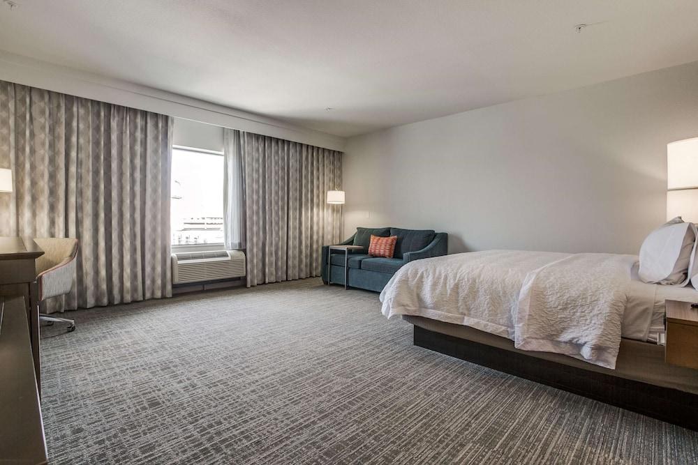 Hampton Inn & Suites North Dallas Central Expy photo 4