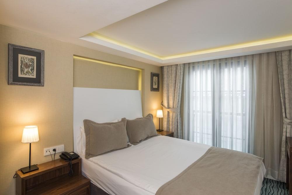 ASTON RESIDENCE
