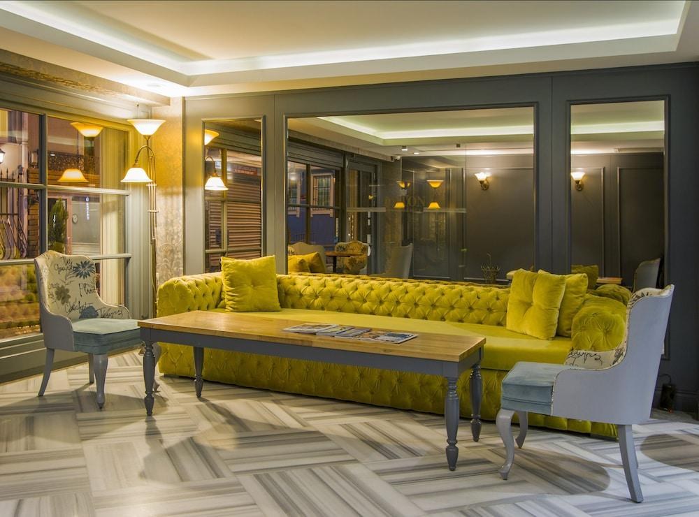 ASTON RESIDENCE photo 3