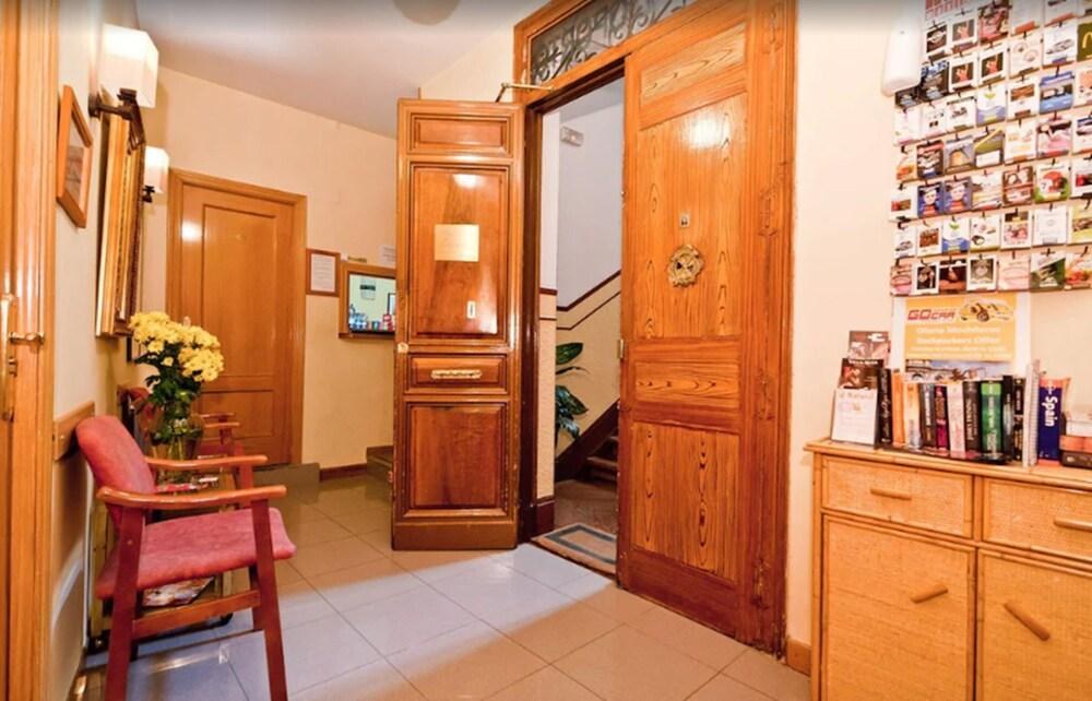Hostal Oporto photo 4