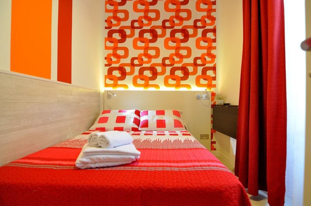 Hostal Far Home Plaza Mayor photo 2