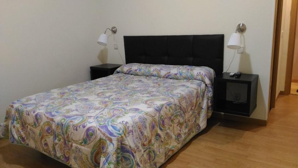 Hostal JQ Madrid 1 photo 3
