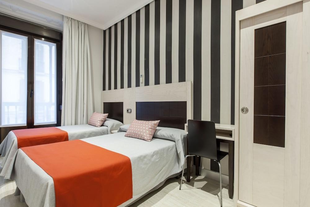Hostal Castilla I - Atocha photo 3