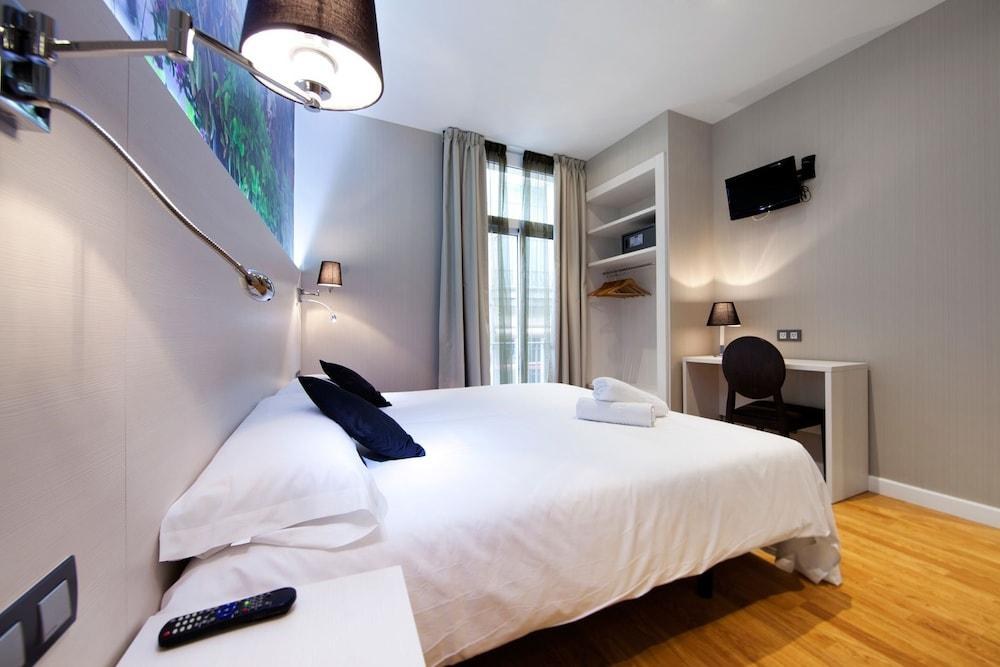 Hostal Bcn Ramblas photo 3