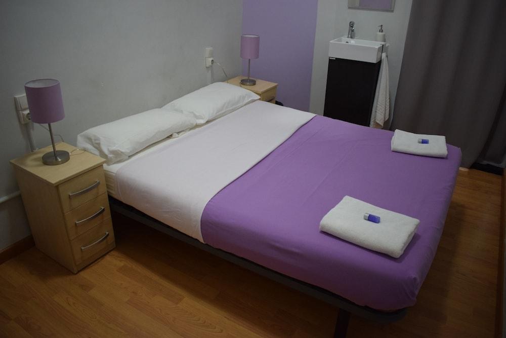 Hostal MiMi Las Ramblas photo 3