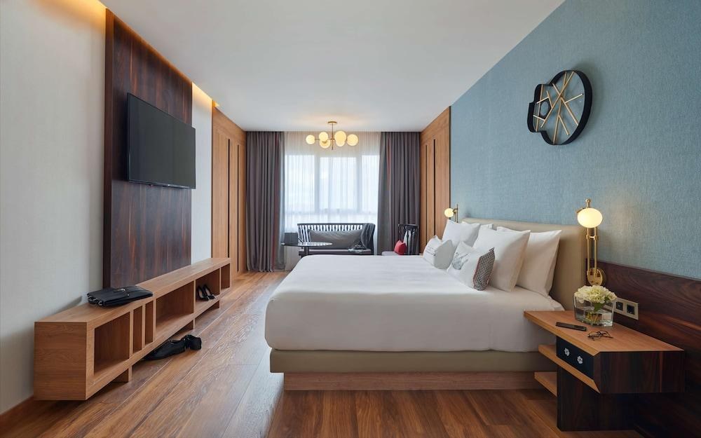 Hyatt Centric Gran Via Madrid photo 2